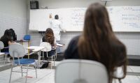 conexao-do-aluno-tem-que-ser-com-a-escola,-e-nao-com-o-celular,-diz-secretario-do-rj-a-cnn
