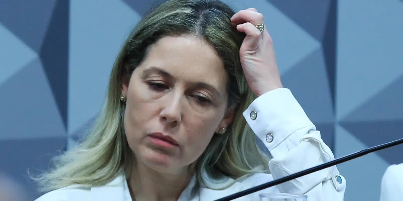 mulher-de-ex-procurador-geral-do-inss-fica-em-silencio-na-cpmi