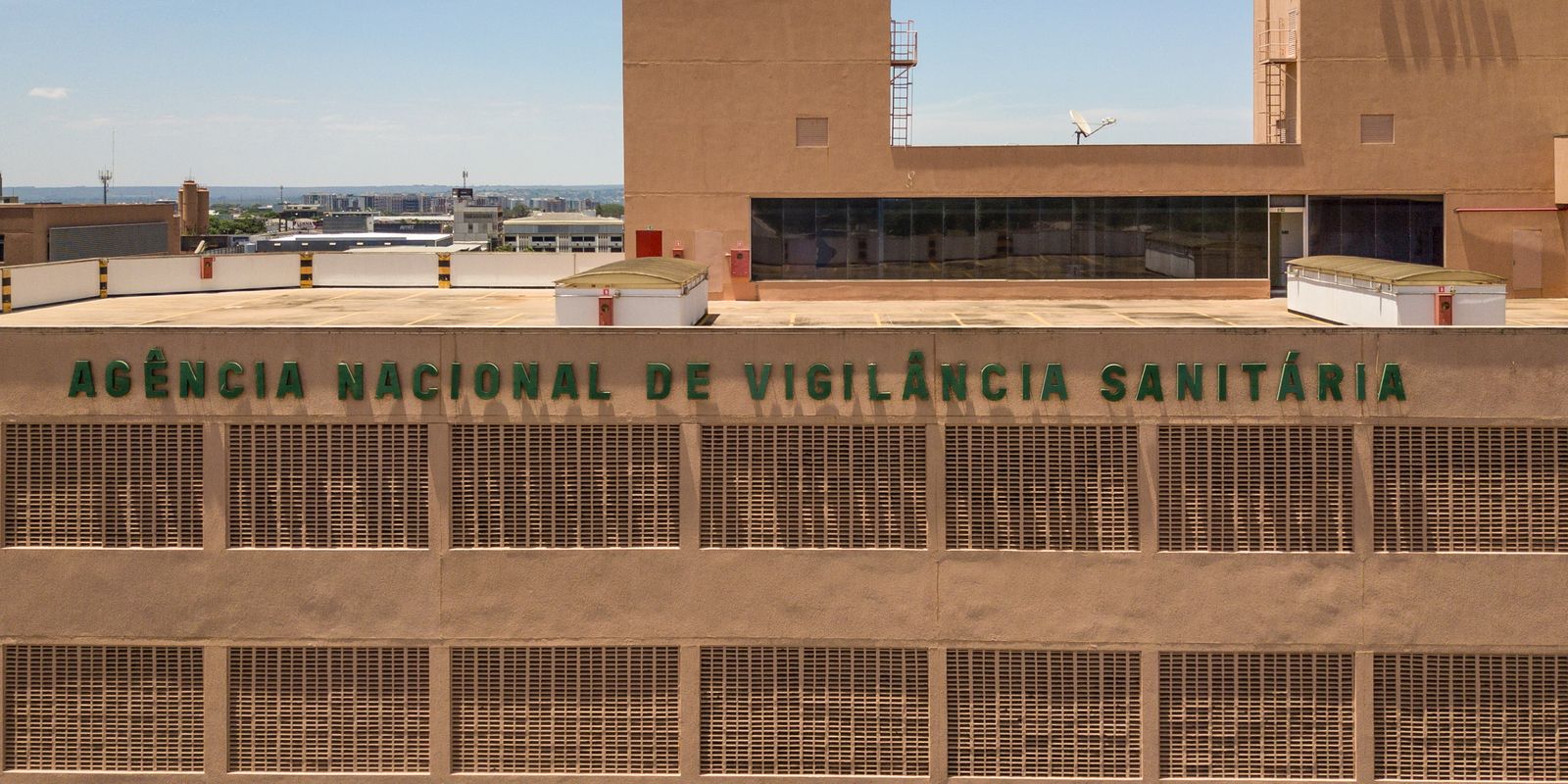 anvisa-proibe-lote-falso-de-cha-e-suplementos-inseguros-para-o-consumo