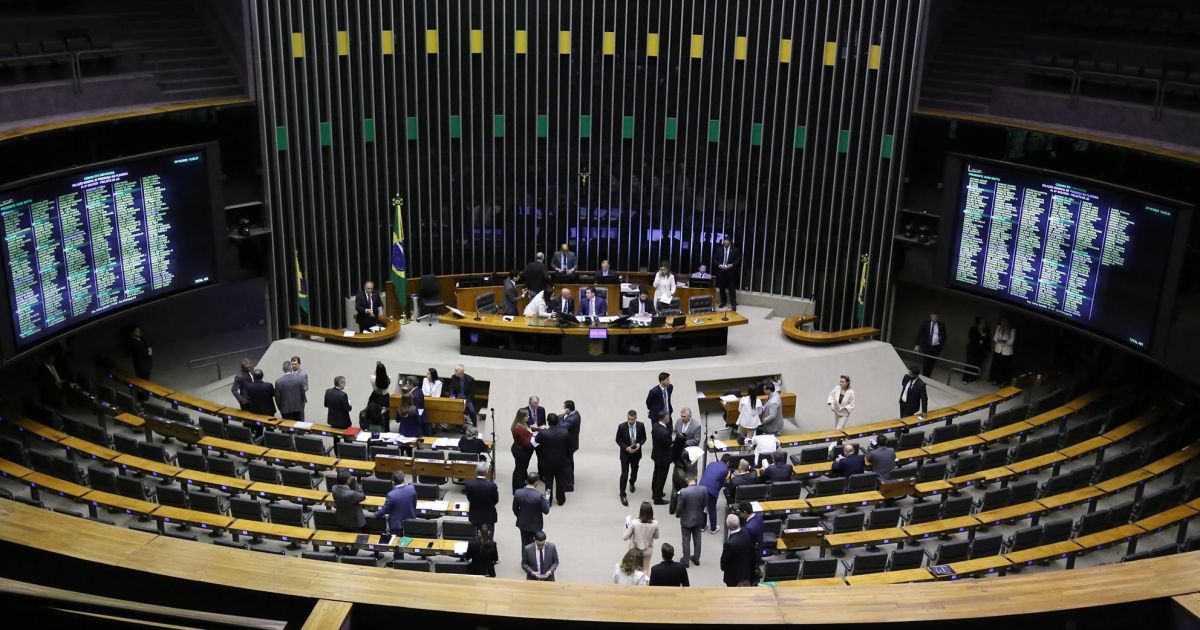 camara-aprova-novo-programa-de-incentivo-a-industria-quimica-no-pais