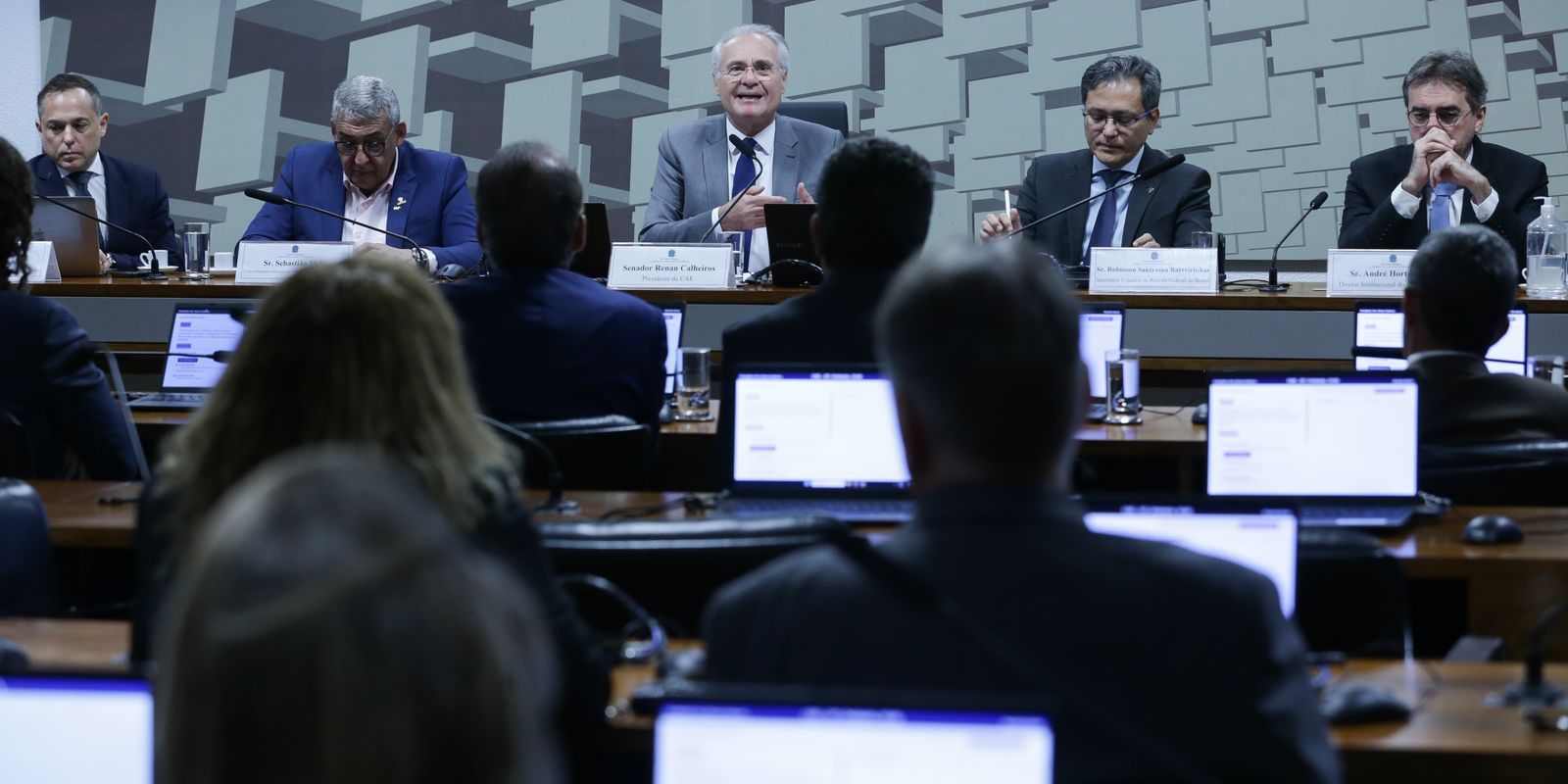 comissao-do-senado-aprova-isencao-do-ir-para-quem-ganha-ate-rs-5-mil