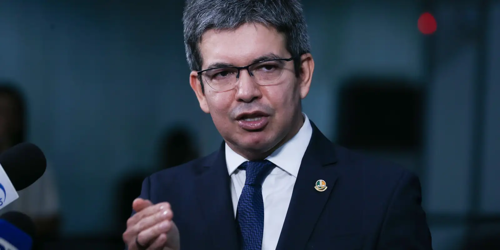 randolfe:-governo-quer-integrar-policias-e-penas-duras-contra-faccoes