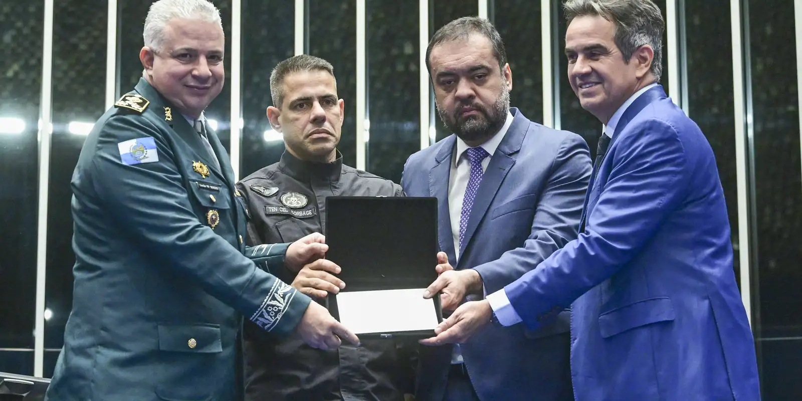 congresso-homenageia-policiais-mortos-durante-a-operacao-contencao