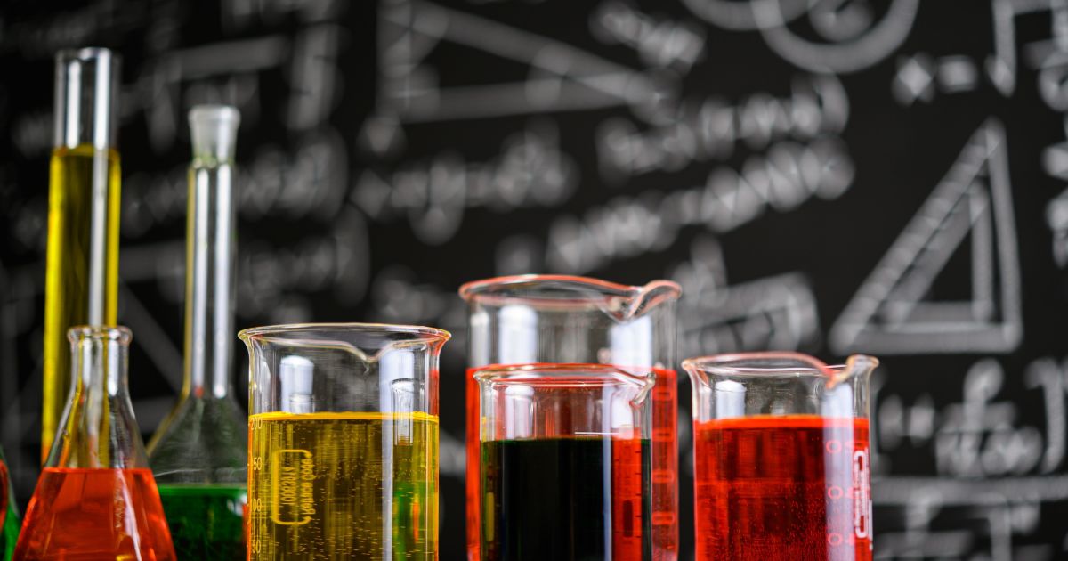 prova-de-quimica-do-enem-foi-“mais-facil”-em-2025,-diz-professor