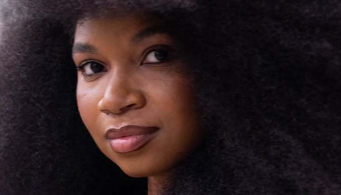 guinness-reconhece-novo-maior-cabelo-afro-de-1,90m;-veja