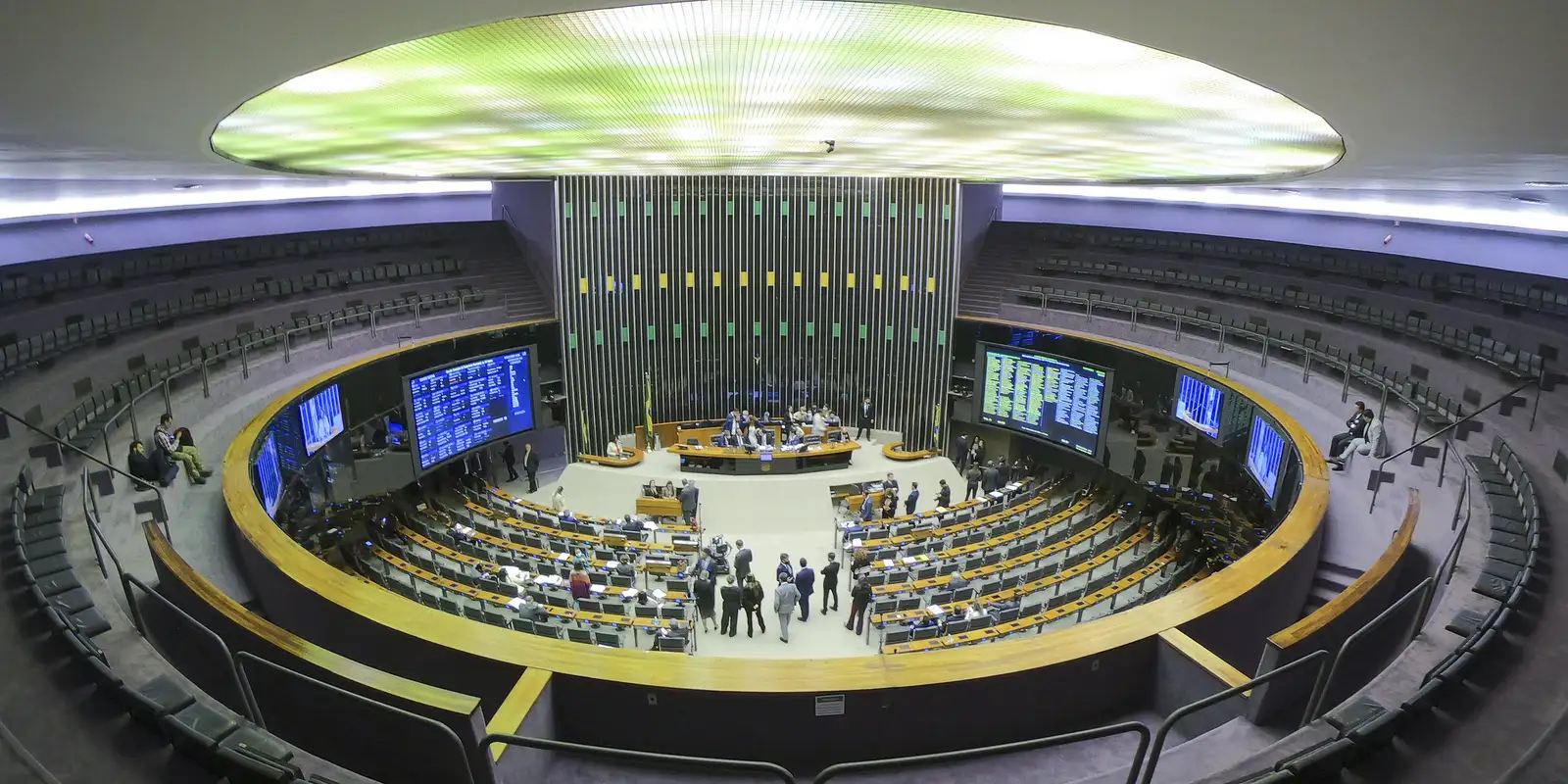 parlamentares-se-dividem-entre-apoios-e-criticas-a-prisao-de-bolsonaro