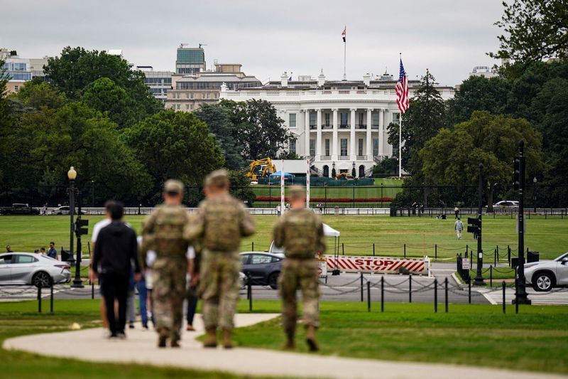 apos-tiroteio,-trump-pede-envio-de-500-agentes-federais-para-washington