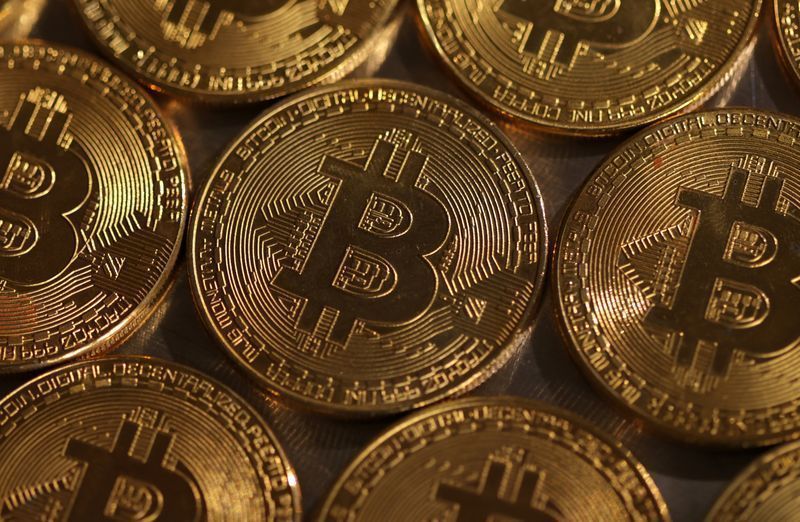 bitcoin-sobe-8%-na-semana-com-expectativas-por-corte-do-fed