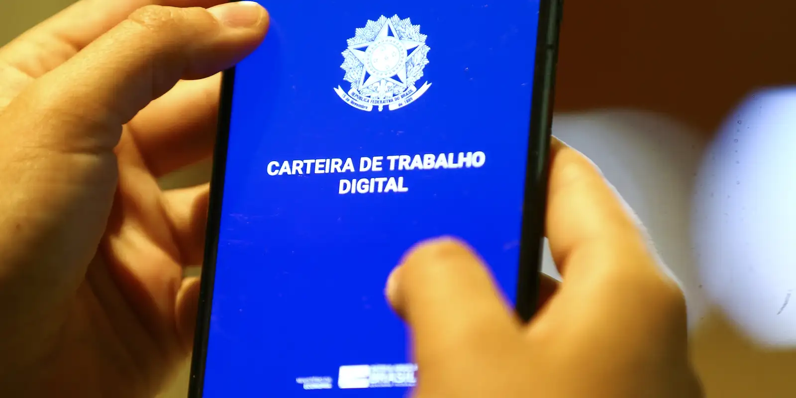 taxa-de-desemprego-cai-para-5,4%,-a-menor-desde-2012