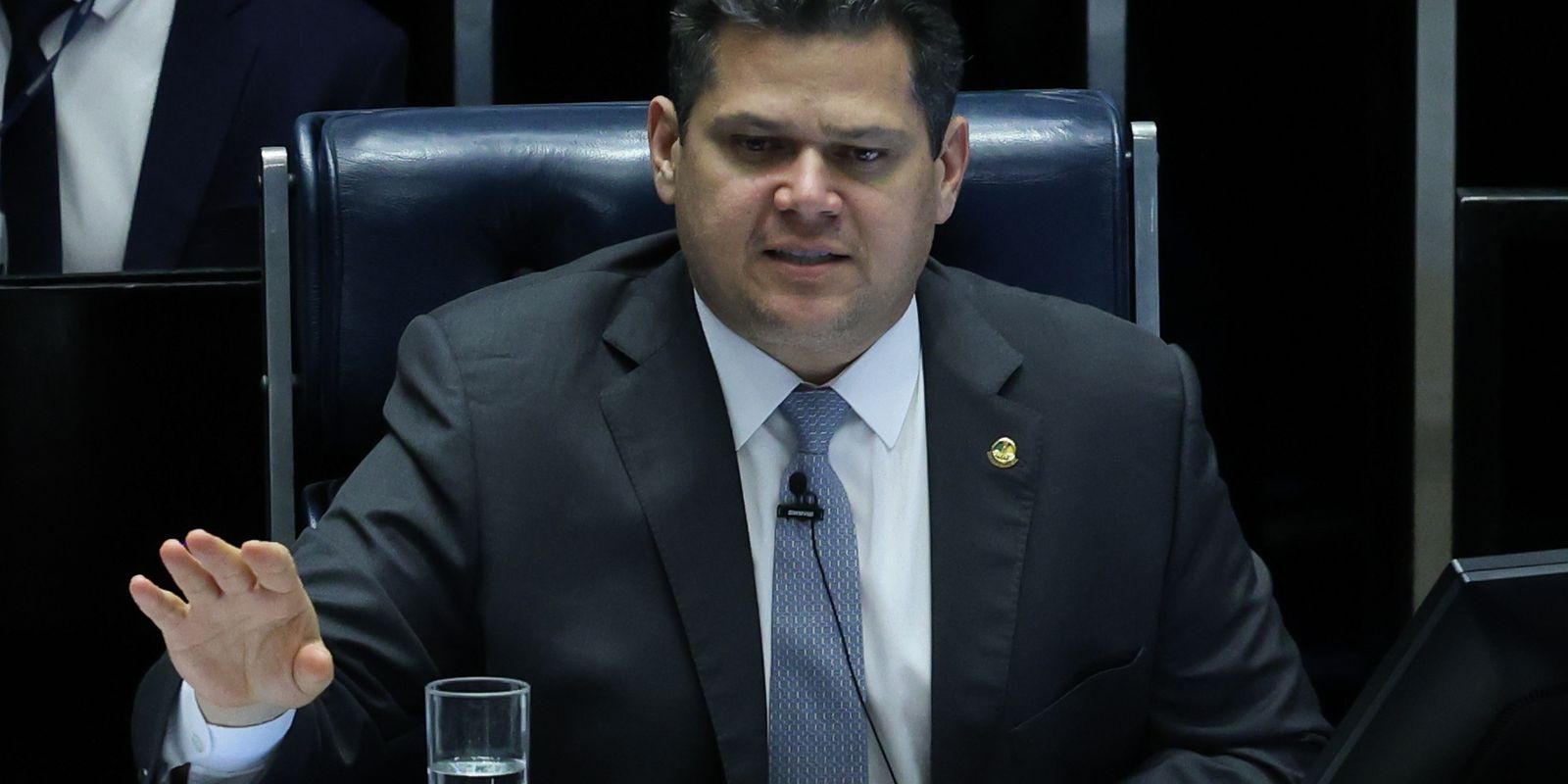alcolumbre-critica-decisao-de-gilmar-mendes-sobre-impeachment-no-stf