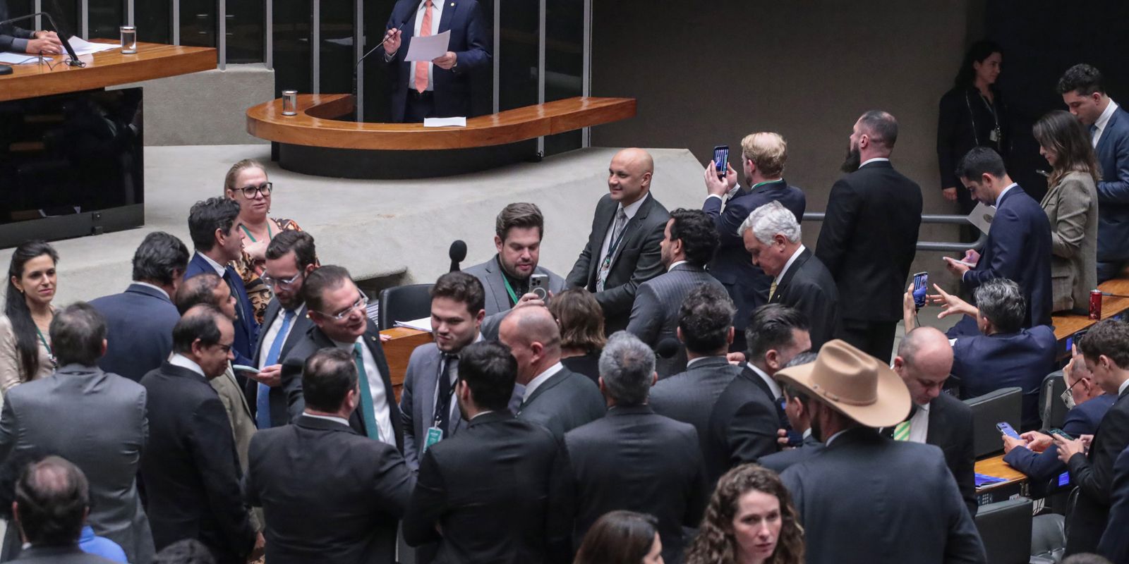 pl-da-dosimetria-beneficia-criminosos-comuns,-dizem-especialistas