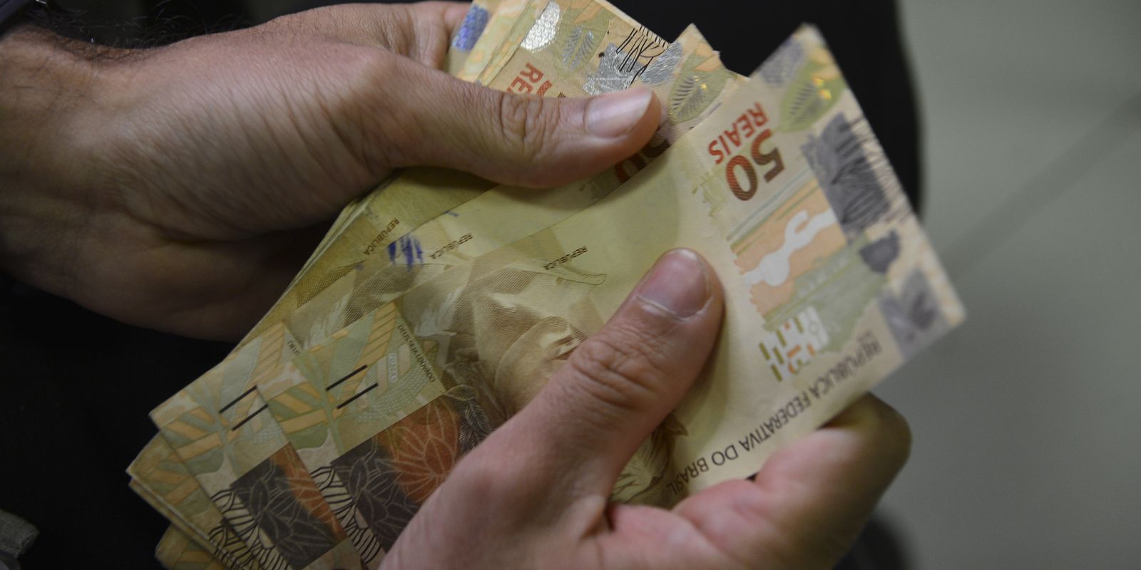 codefat-aprova-calendario-do-abono-salarial-de-2025