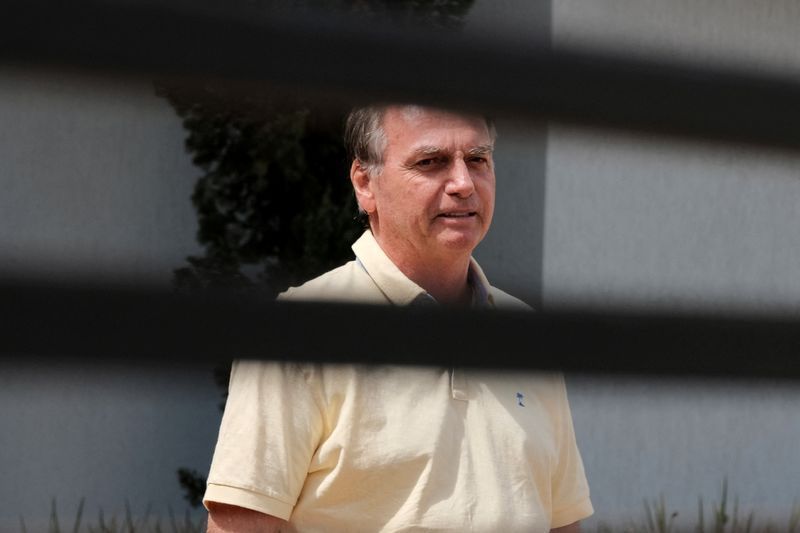 bolsonaro-completa-um-mes-preso-e-aguarda-definicao-de-cirurgia