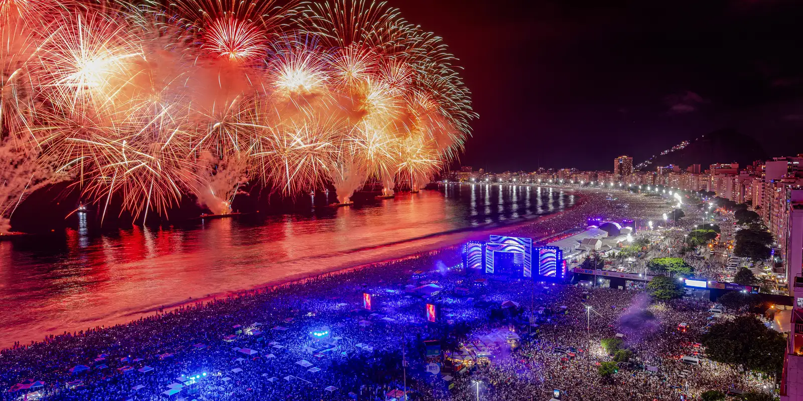 copacabana-promete-drones-e-queima-de-fogos-mais-longa-na-virada