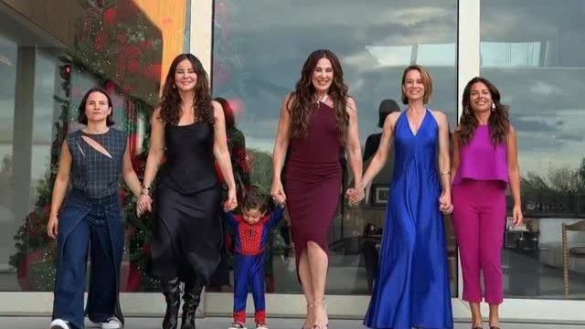 claudia-raia-junta-filho-cacula-com-filhas-da-ficcao,-veja-video