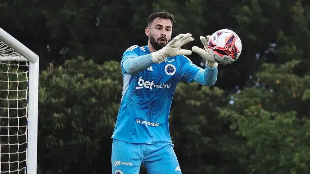 reforco-do-cruzeiro-sofre-grave-lesao-e-sera-operado;-saiba-detalhes