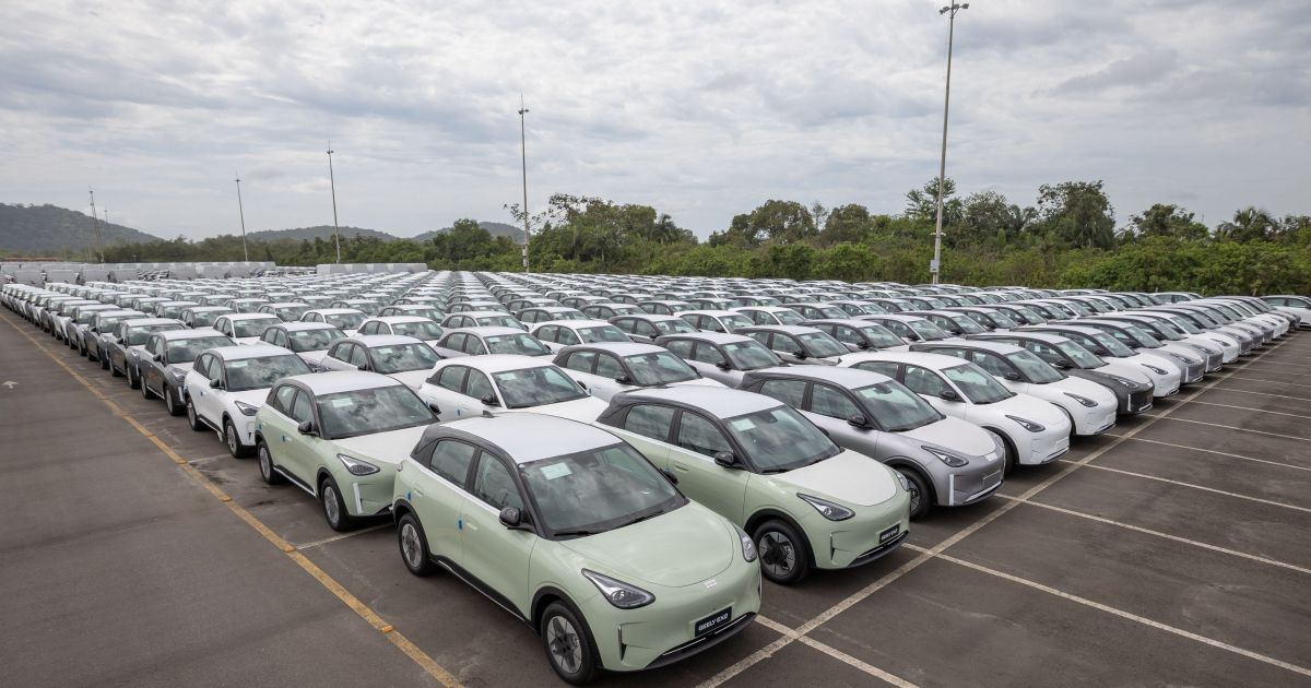 comprar-um-carro-eletrico-ou-hibrido-vai-ficar-mais-caro-em-2026;-entenda