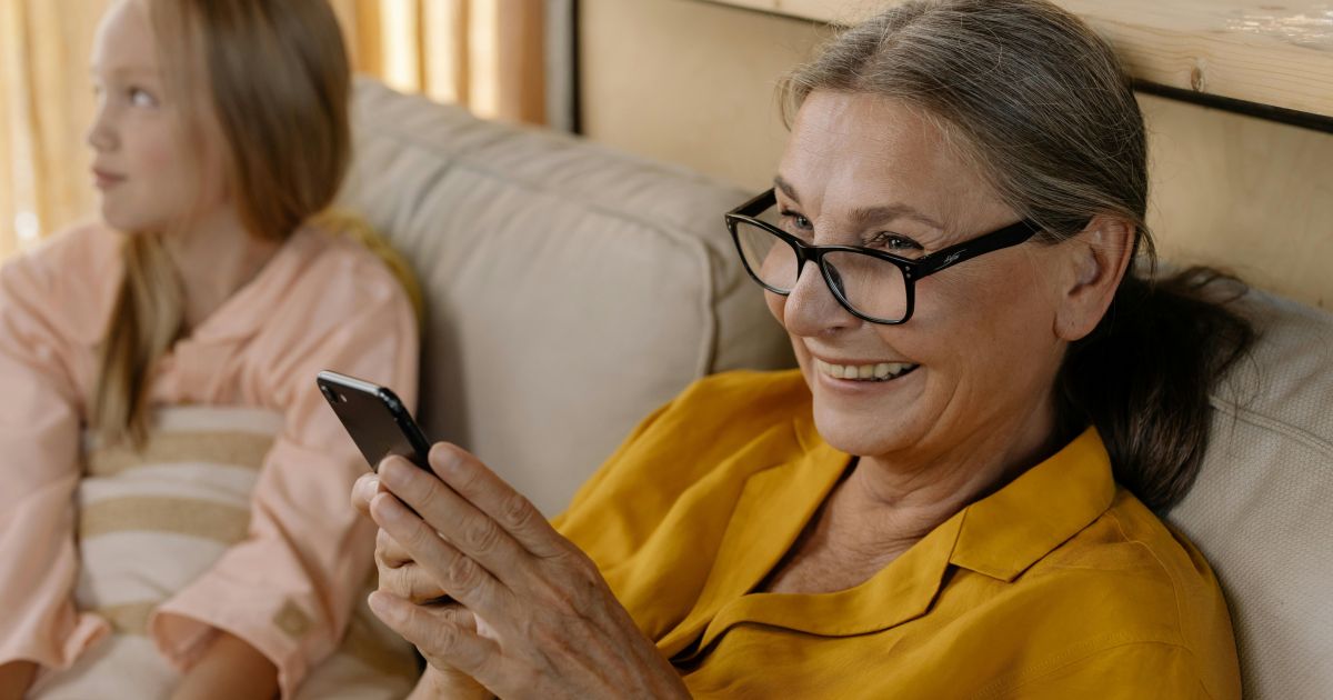 numero-de-idosos-com-celulares-salta-de-55%-para-90%,-diz-pesquisa