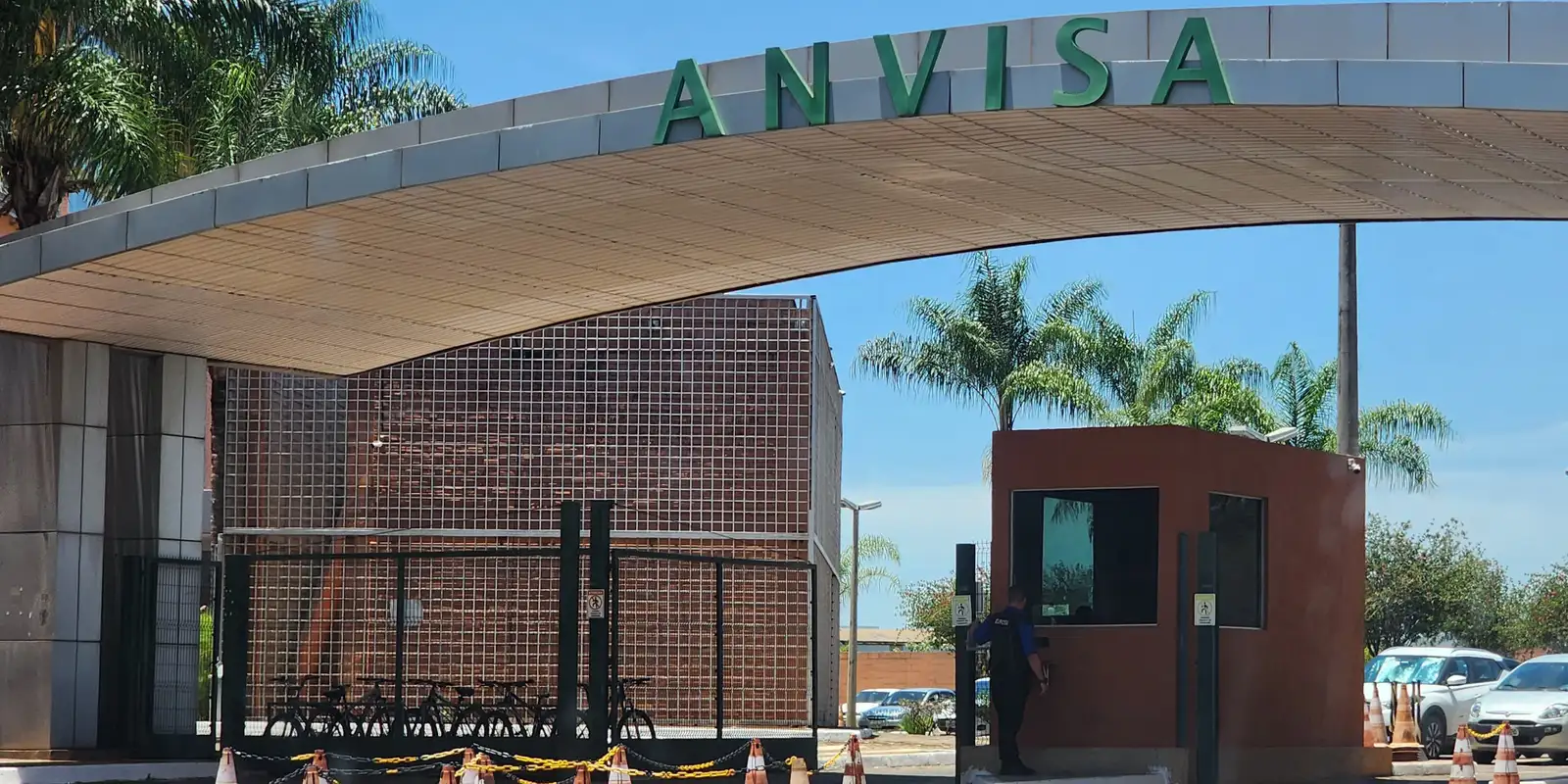 anvisa-recolhe-lote-de-chocolate-laka-por-problema-na-embalagem