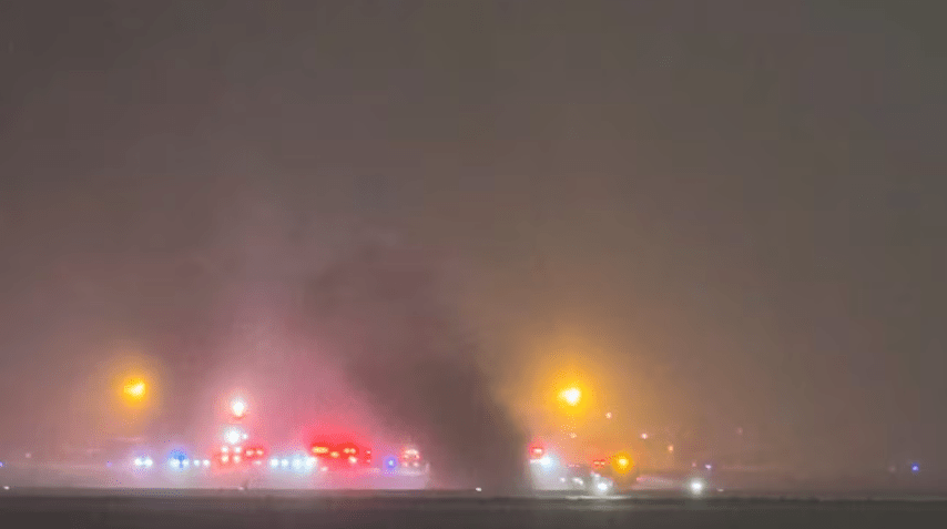 jato-com-oito-pessoas-a-bordo-cai-em-aeroporto-no-maine,-nos-eua