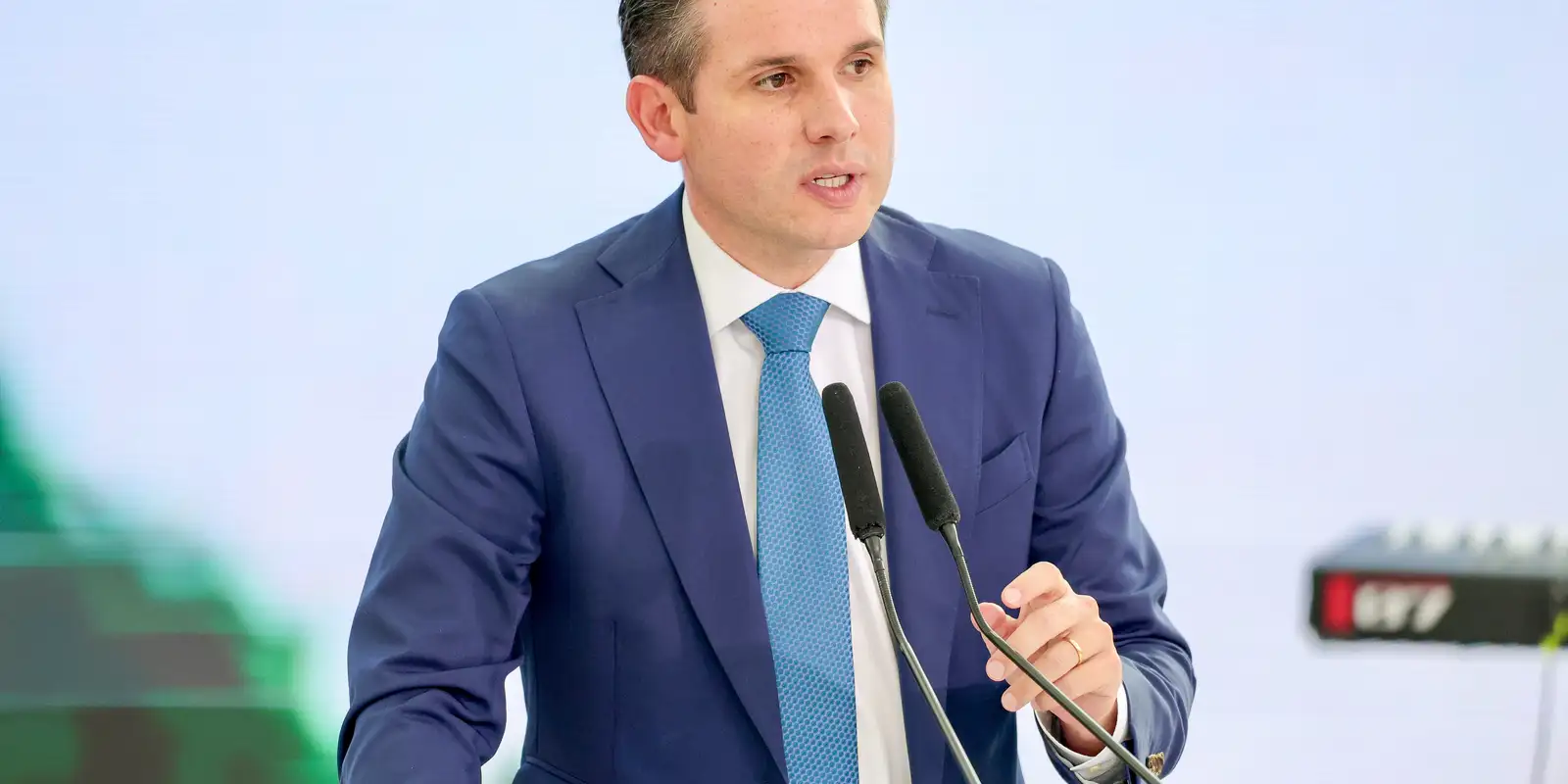 fim-da-escala-6×1-pode-ser-votado-em-maio,-diz-presidente-da-camara