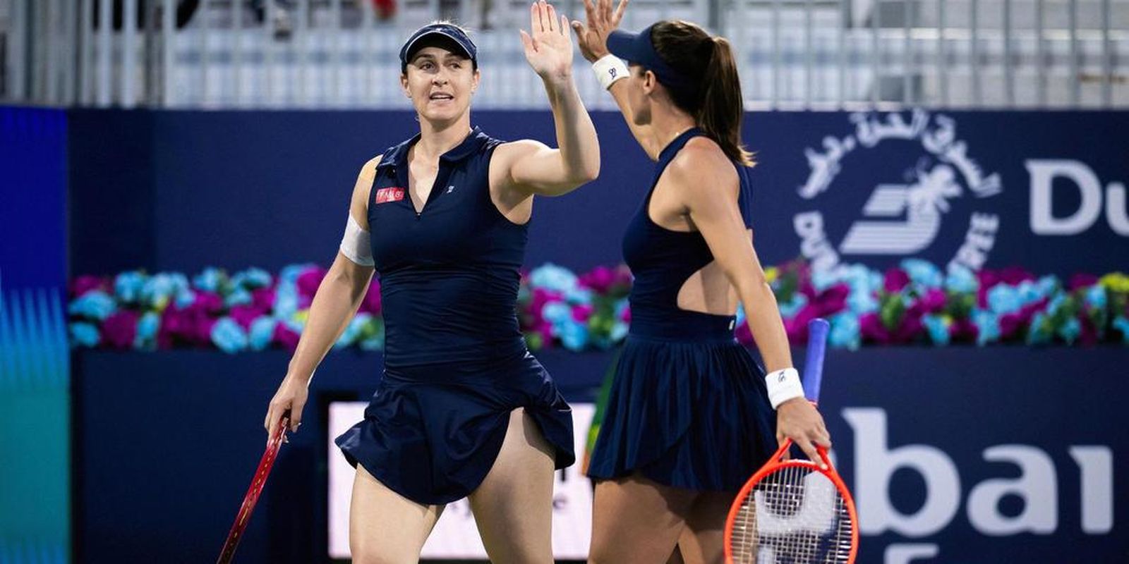 luisa-stefani-e-gabriela-dabrowski-avancam-as-semis-do-wta-de-dubai