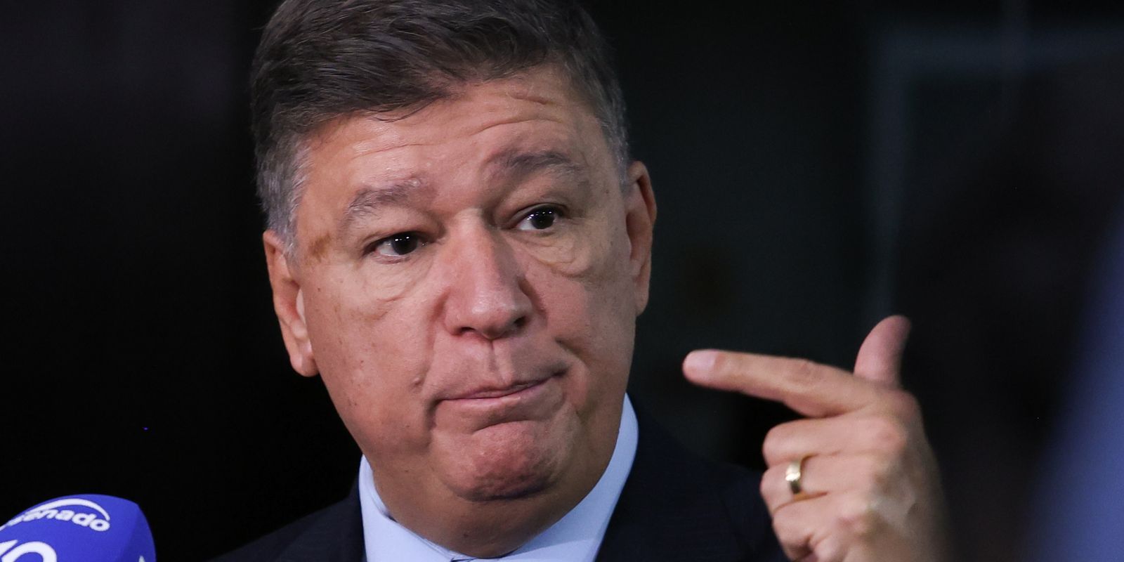 dino-da-5-dias-para-senador-explicar-repasse-de-emendas-a-lagoinha