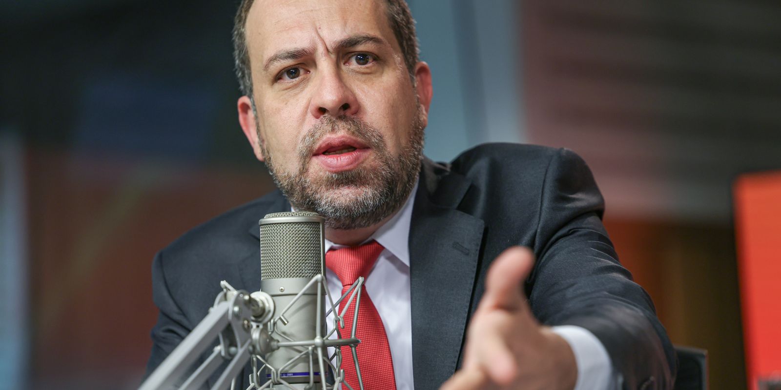 “negociamos-com-os-caminhoneiros”,-diz-boulos-sobre-greve-da-categoria