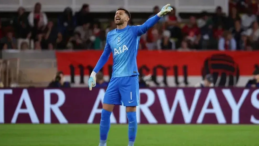 em-meio-a-risco-de-rebaixamento,-goleiro-do-tottenham-passara-por-cirurgia