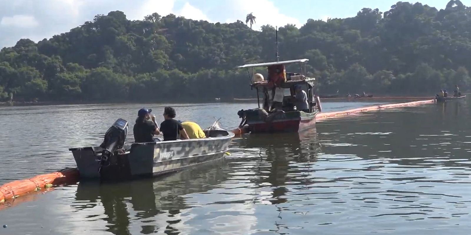 barreira-de-cabelo-humano-ajudara-a-conter-oleo-na-baia-de-guanabara
