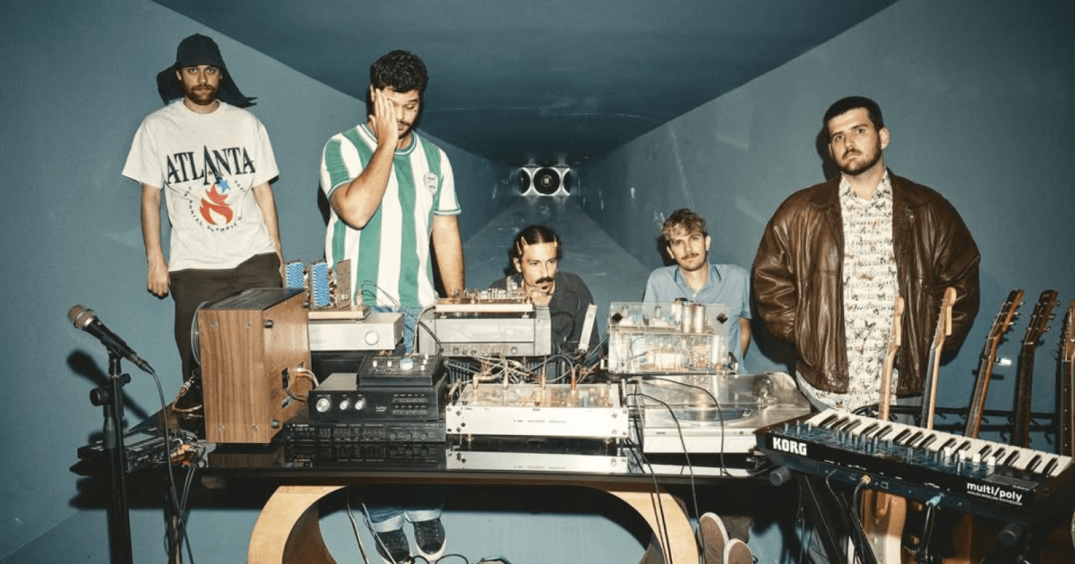 jovem-dionisio-se-inspira-em-producao-a-la-beatles-e-lanca-album-“migalhas”