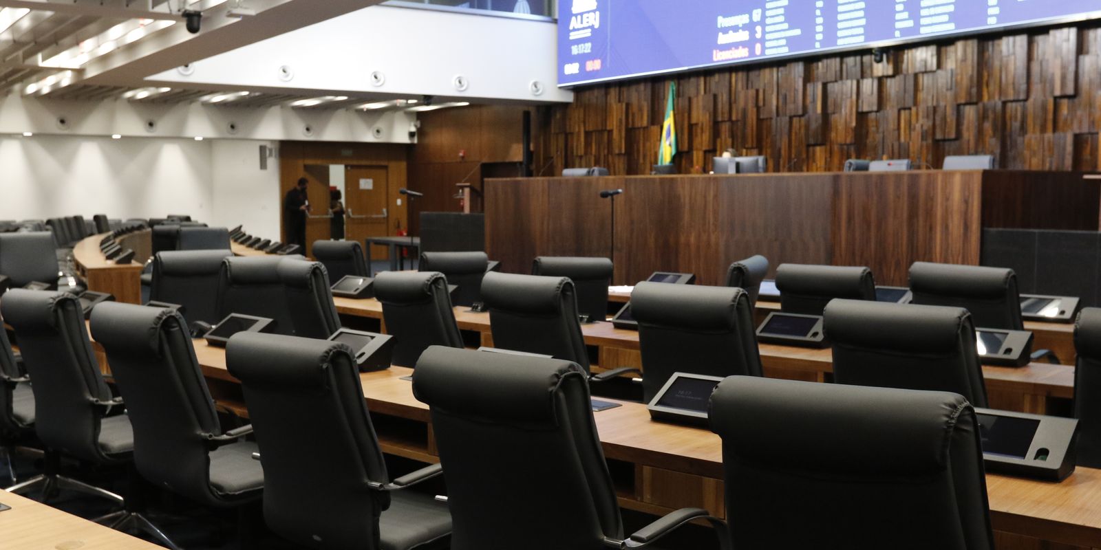 proposicoes-legislativas-sobre-ia-favorecem-controle-e-vigilancia