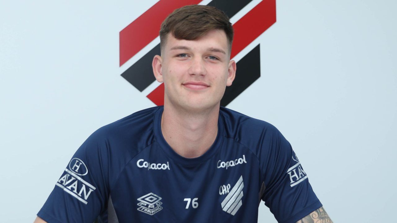 athletico-renova-contrato-com-goleiro-ucraniano-da-base