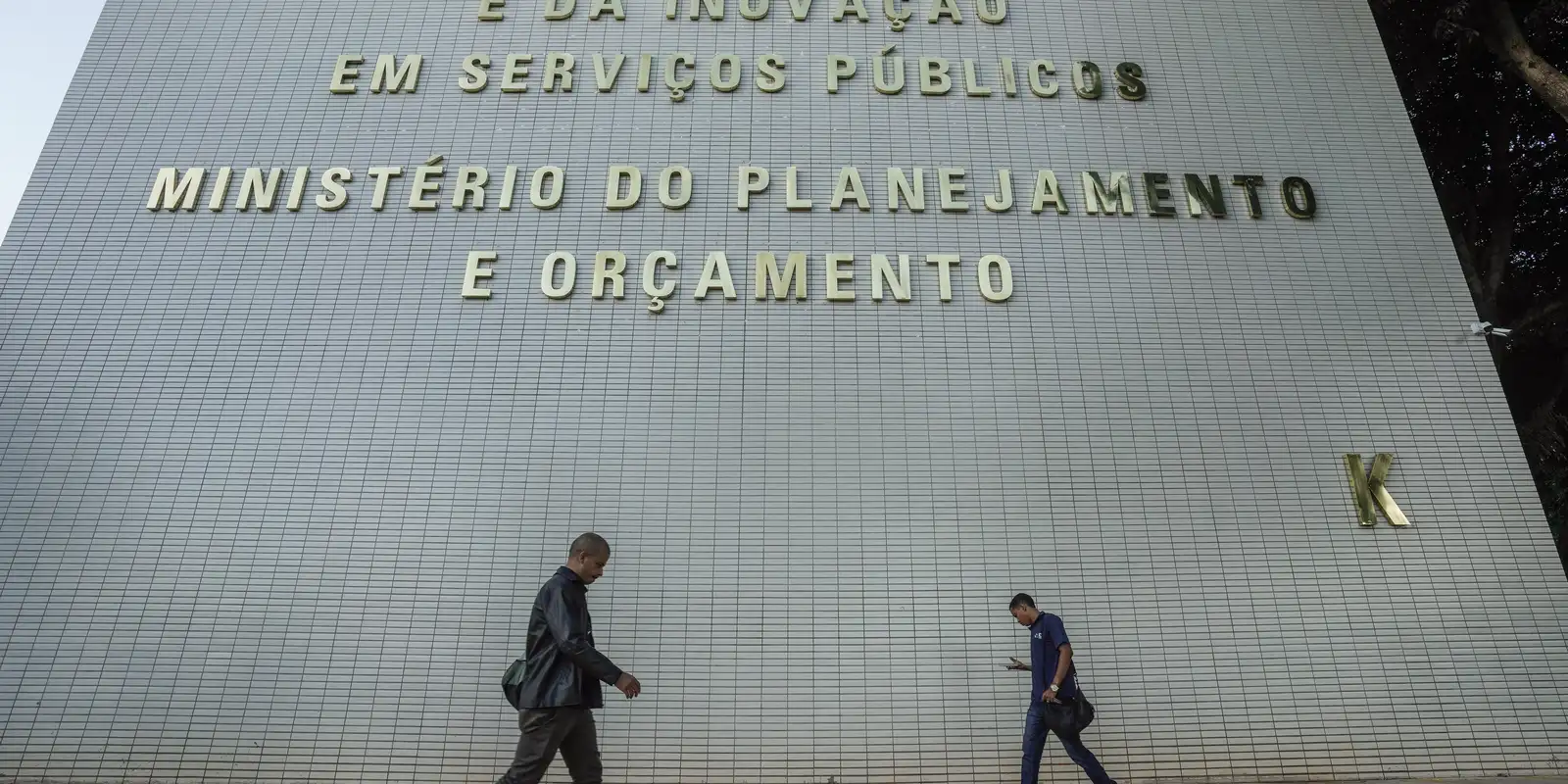 gasto-com-pessoal-e-beneficios-fiscais-terao-limite-a-partir-de-2027