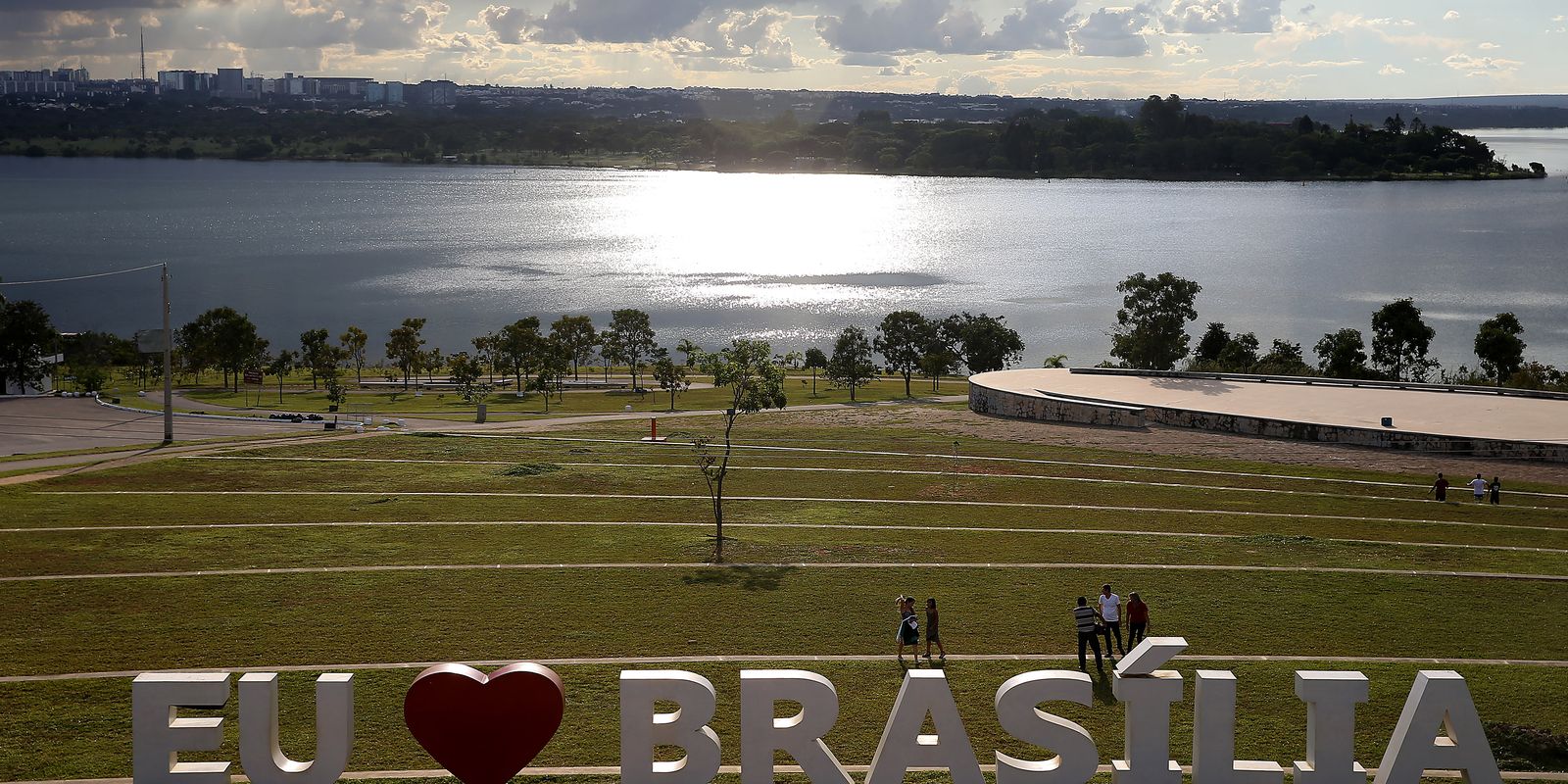 radio-nacional-tem-programacao-especial-para-o-aniversario-de-brasilia