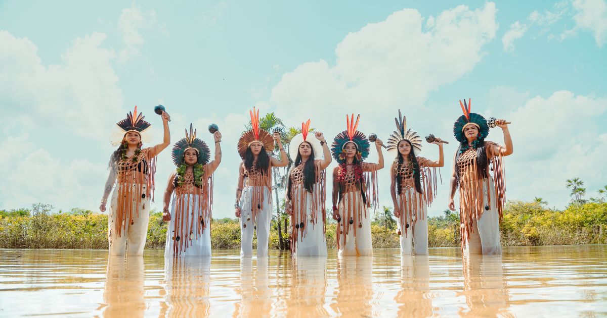 conheca-suraras-do-tapajos,-grupo-musical-brasileiro-de-mulheres-indigenas