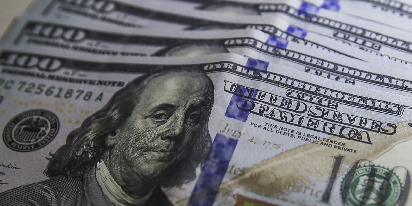 ibovespa-cai-e-dolar-fecha-estavel-em-dia-de-tensao-externa