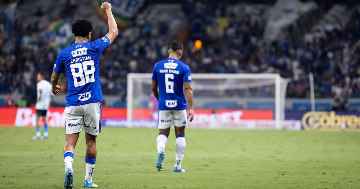 cruzeiro-pega-o-remo-para-aumentar-embalo-no-brasileiro-e-se-afastar-do-z4