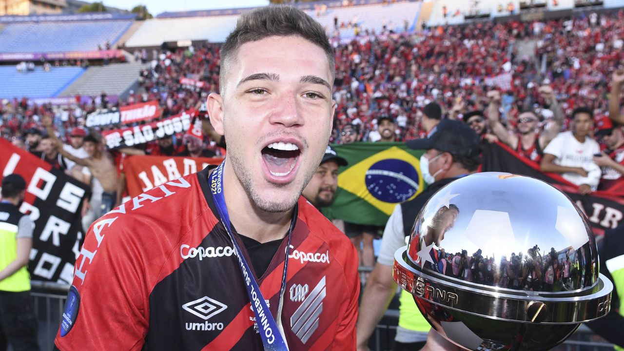campeao-com-o-athletico-entra-na-mira-do-corinthians