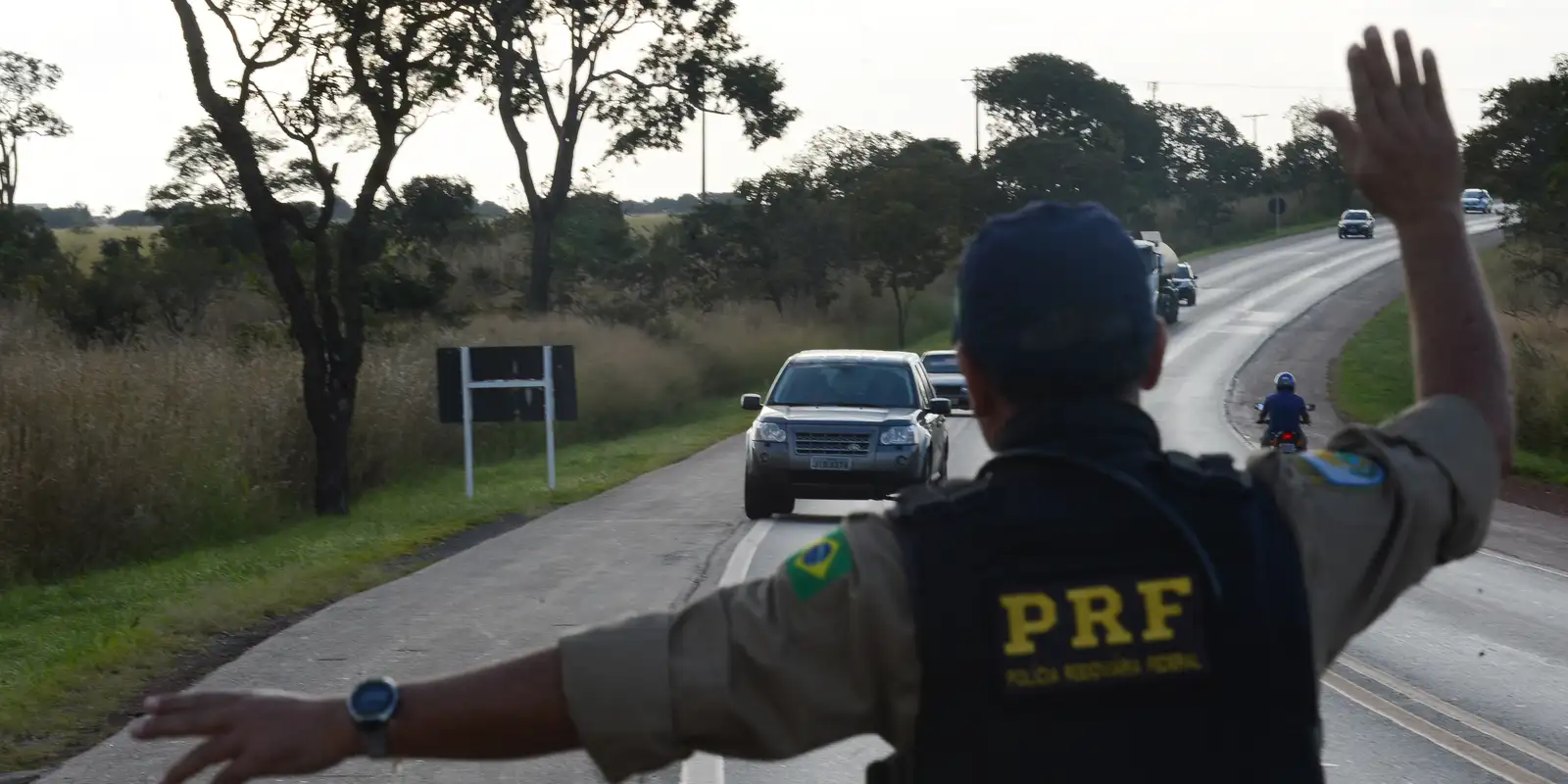prf-reforca-policiamento-nas-rodovias-com-a-operacao-dia-do-trabalho