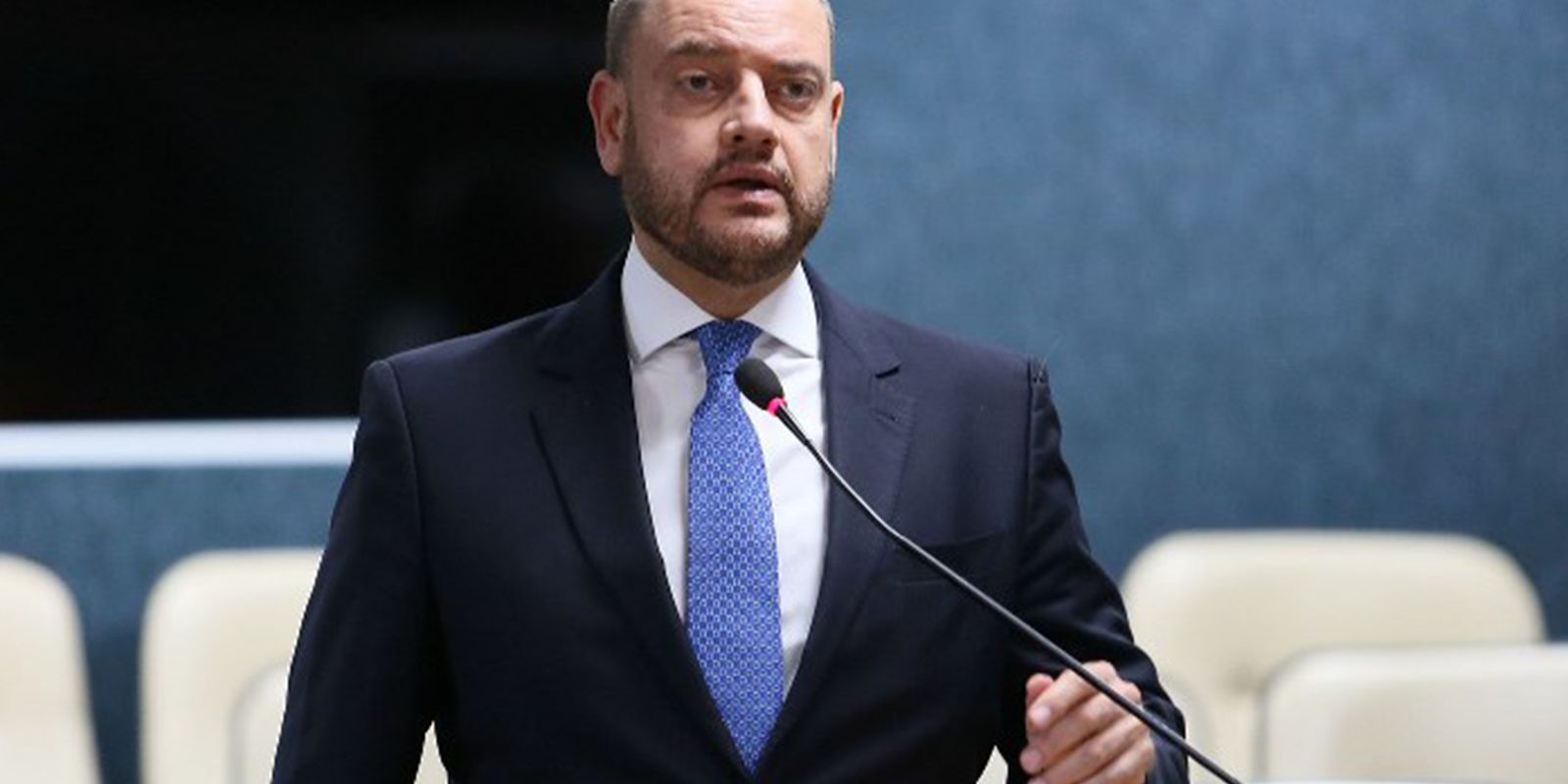 governador-em-exercicio-do-rio-troca-comando-de-secretarias