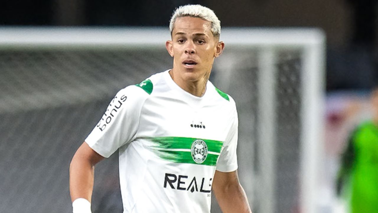 coritiba-se-reune-com-wallisson-e-define-destino-de-jogador