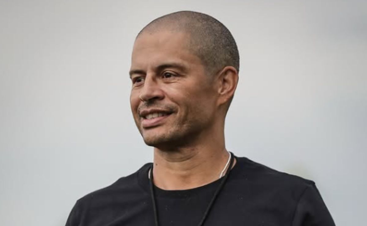 idolo-do-coritiba,-alex-e-cotado-para-assumir-clube-da-serie-a