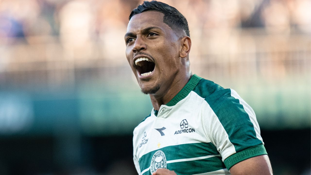 atacante-do-coritiba-tem-pena-definida-apos-julgamento-por-expulsao