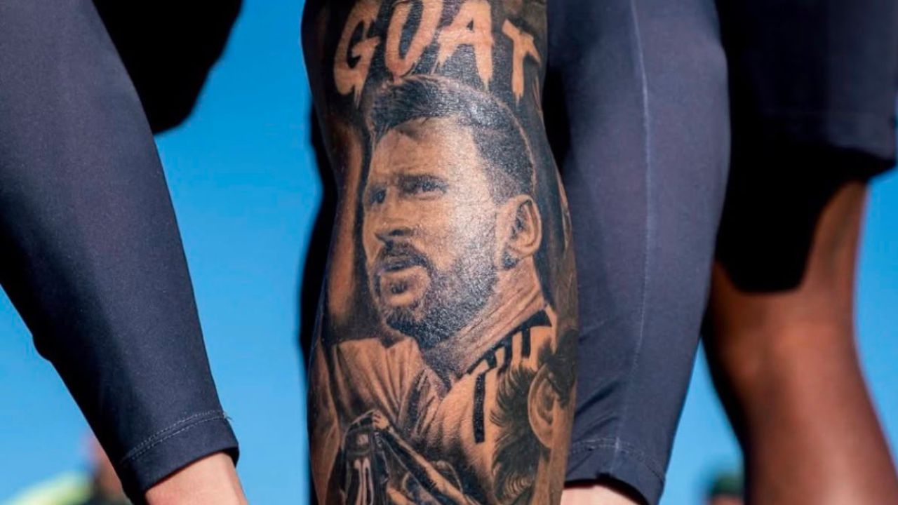 inspiracao?-promessa-do-coritiba-reune-messi-e-pele-em-colecao-de-tatuagens