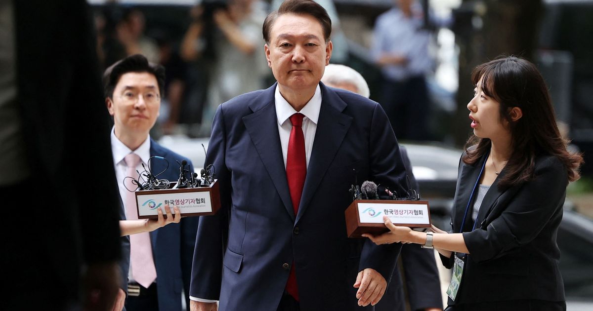 ex-presidente-da-coreia-do-sul-e-condenado-a-18-meses-de-prisao