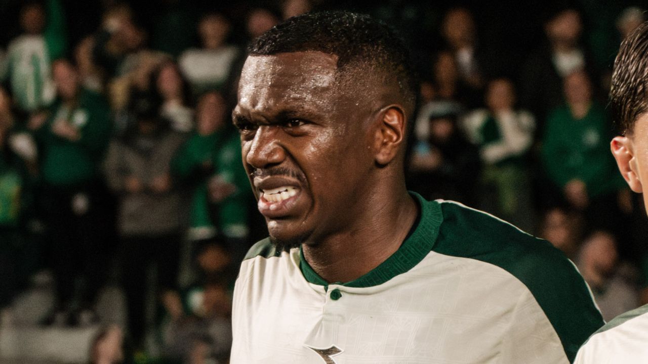 jacy-repete-joel,-cai-em-tunel-do-coritiba-na-comemoracao,-mas-gol-e-anulado