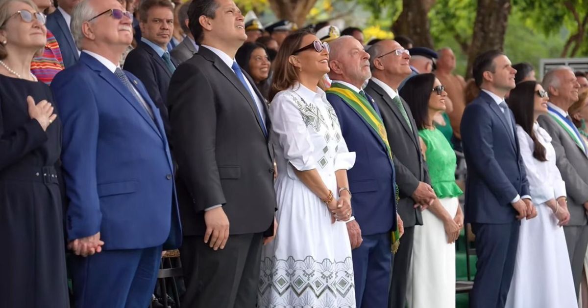 lula-reune-fachin,-alcolumbre-e-hugo-em-desfile-do-7-de-setembro